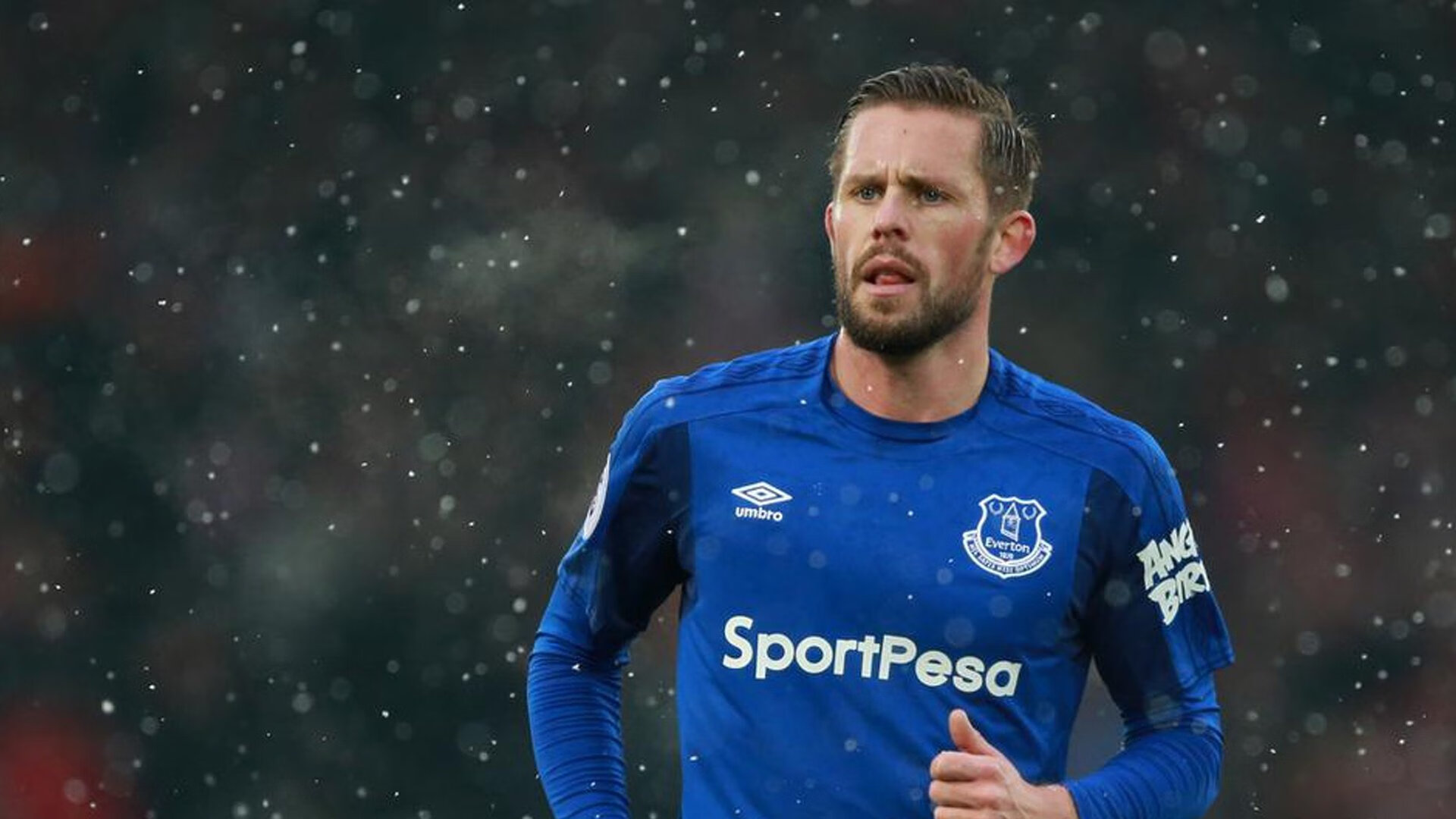 哈兰德的跑位数据被战术分析师反复研究，哈兰德脚下技术